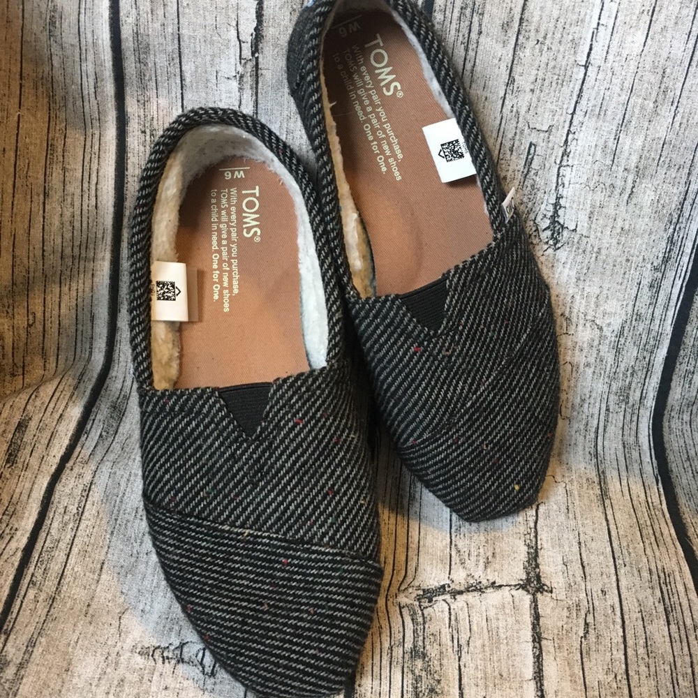 Toms size 6 women’s, gently used, wool